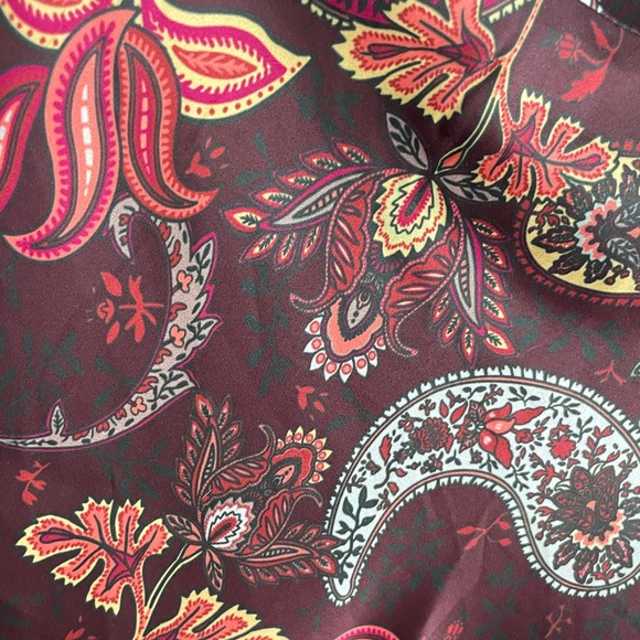 NWOT Gorgeous 100% polyester skirt - Picture 3 of 9